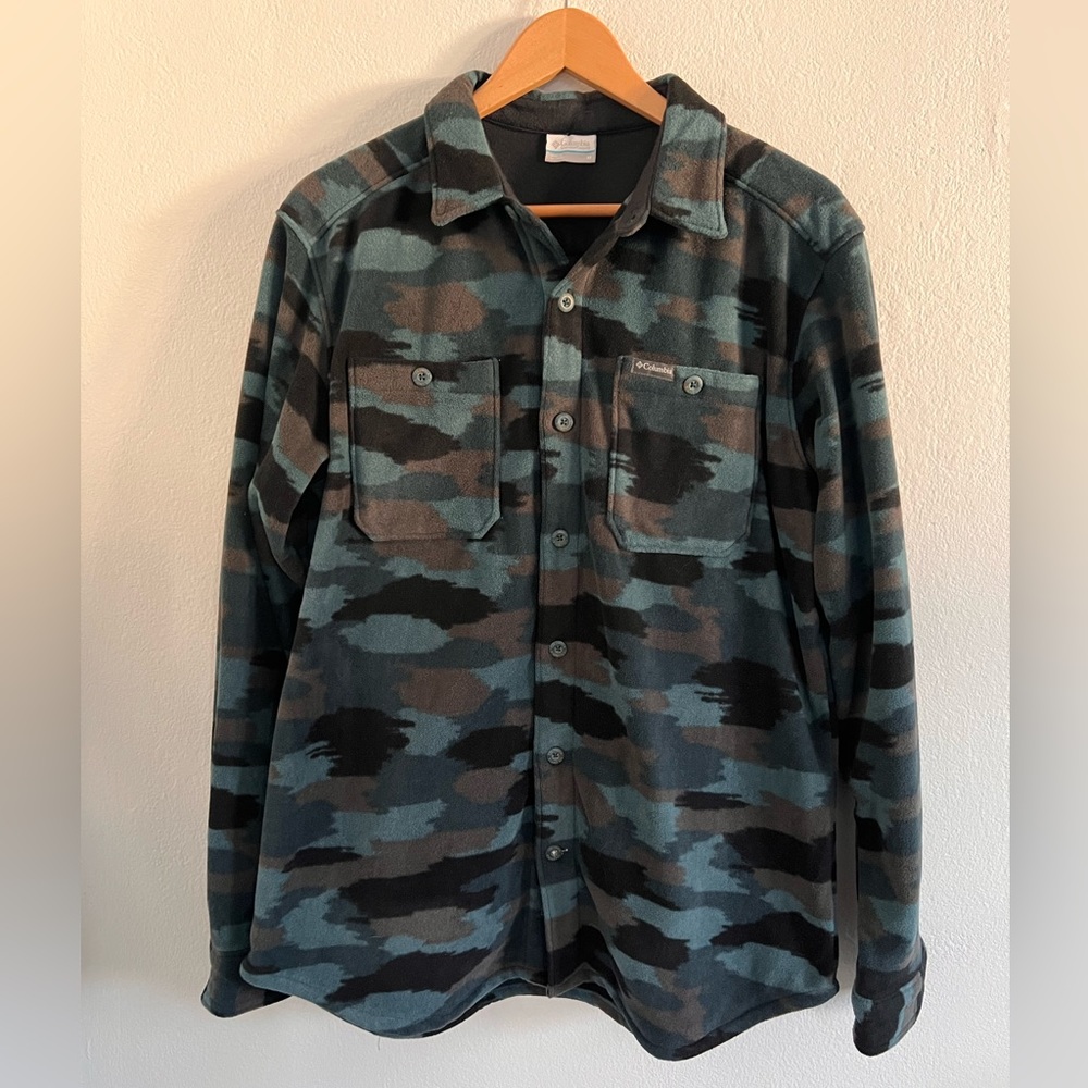 Columbia Flare Gun Fleece overshirt button down, size medium, camo pattern